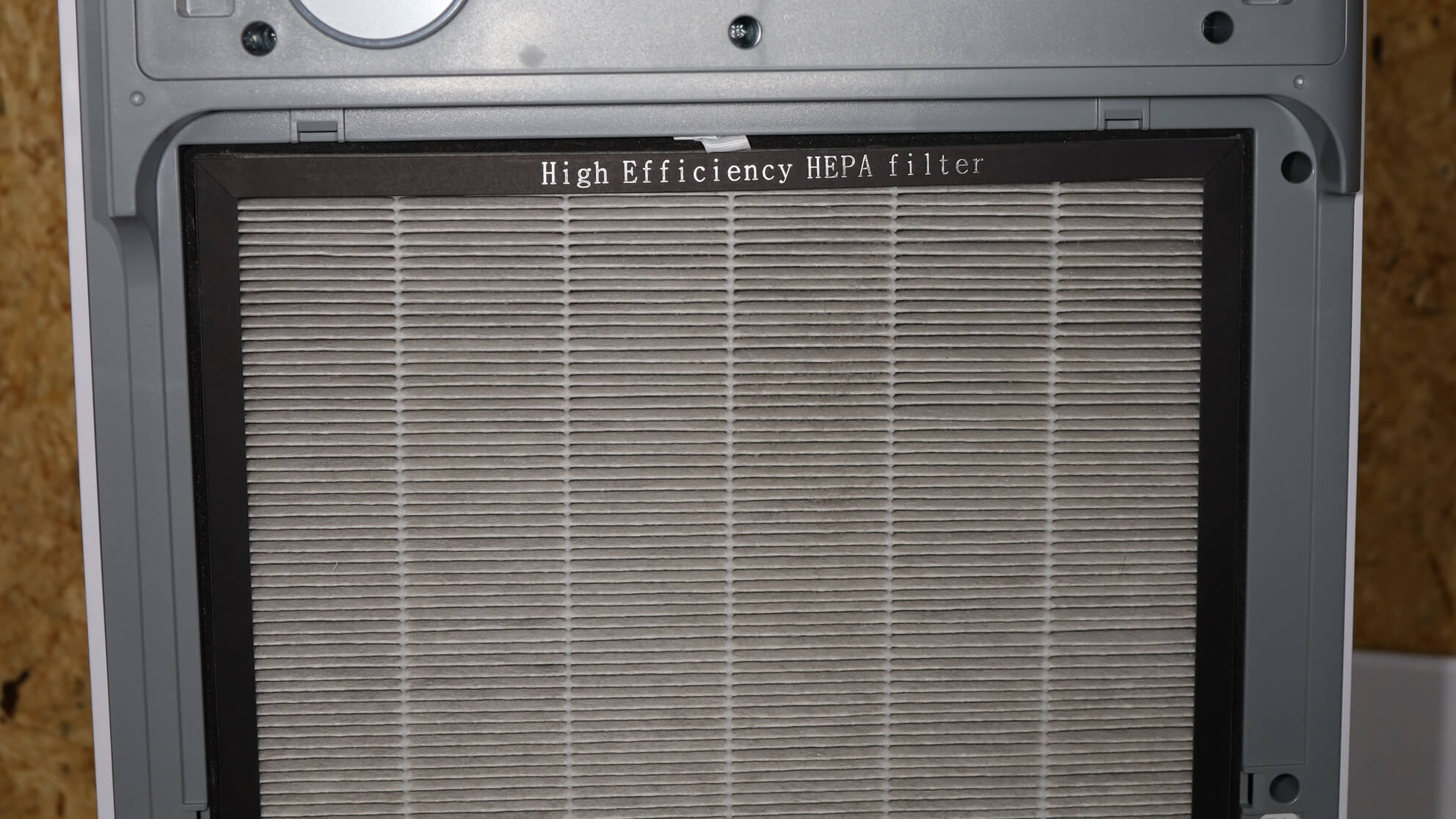 Dieser HEPA Filter hält Gräserpollen zurück und hilft deswegen bei Heuschnupfen